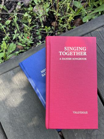 Singing together. A danish songbook. Forlaget Valdemar, 2023